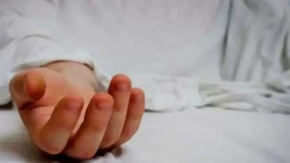 ரத்த வெள்ளத்தில் இறந்து கிடந்த 11ம் வகுப்பு மாணவி.. குடும்பமா ? காதலா ? வெளியான ‘பகீர்’ தகவல் !