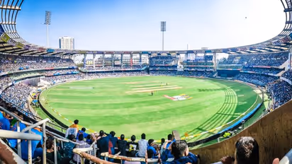 আইপিএল পার্টিই হয়েছিল কাল, আরসিবি ক্রিকেটারের বউ নিয়ে পালিয়েছিল সিএসকে তারকা 