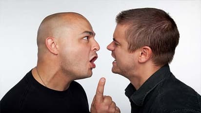 दो दोस्तों में विवाद हो गया, गुरु ने इस अनोखे तरीके से उन्हें समझाया कि बोले गए अपशब्द वापस नहीं आते