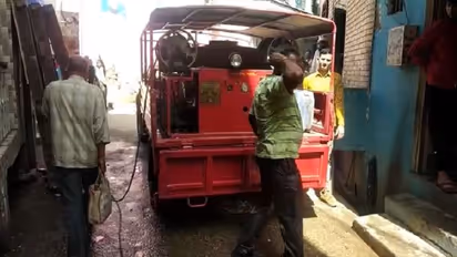 घर लॉक कर निकला था पूरा परिवार और शॉर्ट सर्किट से लगी आग के बाद सारा सामान हुआ स्वाहा