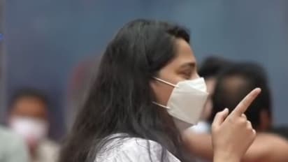 Anushka Shetty video: ஆளே அடையாளம் தெரியாமல் மாறி போன, அனுஷ்கா ஷெட்டி..! ஷாக்கான ரசிகர்கள்...வைரல் வீடியோ!