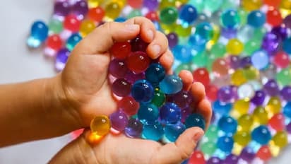 Parenting Tips : കളിക്കുന്നതിനിടെ പന്ത് തൊണ്ടയില്‍ കുടുങ്ങി കുഞ്ഞ് മരിച്ച സംഭവം; രക്ഷിതാക്കള്‍ അറിയേണ്ടത്...