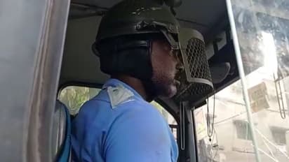 বনধে ধেয়ে আসতে পারে ইট-পাথর, হেলমেটে ভরসা বাসচালকের