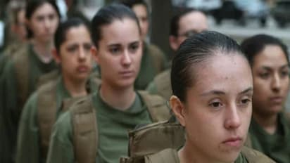 अब स्टाइलिश देखेंगी अमेरिकी नेवी की महिला जवान, इन कामों के लिए मिली छूट