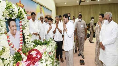 సంగం బ్యారేజీకి గౌతం రెడ్డి పేరు: మేకపాటి సంస్మరణ సభలో జగన్ (ఫోటోలు)