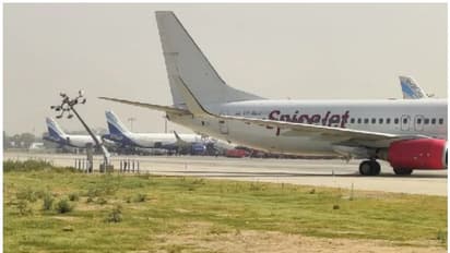 Spice Jet : ടേക്ക് ഓഫിന് തൊട്ടുമുമ്പ് സ്പൈസ് ജെറ്റ് വിമാനം തൂണിലിടിച്ചു