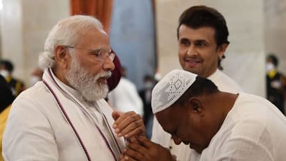 Padma Awards की यादगार तस्वीरें: PM Modi ने नीरज चोपड़ा के कंधे पर हाथ रख दी शाबाशी, बुजुर्ग का लिया आशीर्वाद