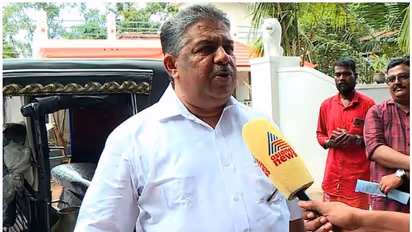 ഫസ്റ്റ് വിക്കറ്റ്; രണ്ടാം പിണറായി സർക്കാറിലെ ആദ്യ രാജിയായി സജി ചെറിയാൻ