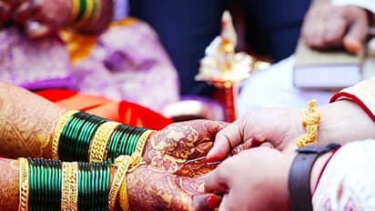 বিয়ের আসরে হাতাহাতি পাঁচ লক্ষ টাকার জন্য, বর-কনের পরিবারের সংঘর্ষ নিয়ন্ত্রণে আনে পুলিশ 