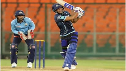 நானோ, சச்சினோ, கம்பீரோ அந்தமாதிரி ஷாட்லாம் ஆடுனதே இல்ல; நீ சாதாரணமா ஆடுப்பா அதுவே போதும்!கில்லை விளாசிய சேவாக்