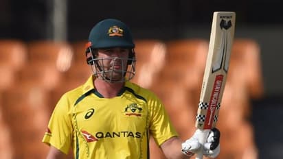 PAK vs AUS: முதல் ஒருநாள் போட்டியில் டிராவிஸ் ஹெட் அபார சதம்! பாகிஸ்தானுக்கு கடின இலக்கை நிர்ணயித்த ஆஸி.,