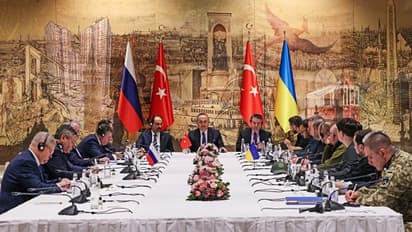 ইউক্রেনের সঙ্গে যুদ্ধে কি হাঁপিয়ে গেল রাশিয়া? সুর নরম, ছেড়ে দিল ৩টি বড় দাবিই