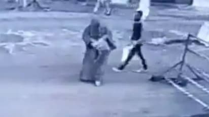 CRPF ಬಂಕರ್‌ಗೆ ಪೆಟ್ರೋಲ್ ಬಾಂಬ್ ಎಸೆದು ಹಿಜಾಬ್ ಧರಿಸಿದ ಮಹಿಳೆ ಪರಾರಿ, ಸಿಸಿಟಿವಿ ದೃಶ್ಯ ಸೆರೆ