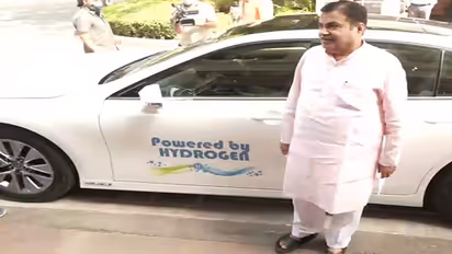 इलेक्ट्रिक व्हीकल की कम होंगी कीमतें ! नितिन गडकरी ने स्पीकर से  विपक्षी सासंदों के लिए की खास डिमांड