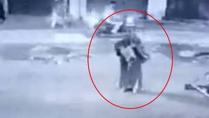 ரிசர்வ் காவல் படை அலுவலகம் மீது தாக்குதல் நடத்திய பெண்... லீக் ஆன வீடியோ... தேடுதல் வேட்டை தீவிரம்..!