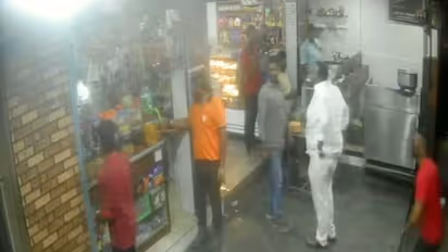 “மாமூல் கேட்டா தரமாட்டியா“... பிரியாணி கடையை சூறையாடிய திமுக பிரமுகரின் தற்போதைய நிலைமையை பார்த்தீங்களா?