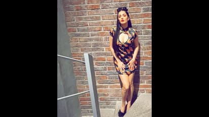 கவர்ச்சிக்கு ஹாலிடே விட்ட ஸ்ருதிஹாசன்..முழு கருப்பு உடையில் கண்ணை கவரும் நாயகி...