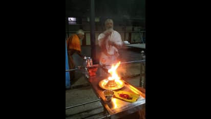 Ajith : பக்தி Mode-ல் அஜித்... பாரம்பரிய உடையணிந்து கோவிலுக்கு திடீர் விசிட் அடித்த ஏ.கே - வைரலாகும் போட்டோஸ்