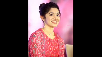  Kriti Shetty: పాపకు పెద్ద షాకే, పూర్తిగా డీలా పడిందిట!