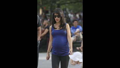 இந்த வயசுலயுமா..? 6 வது முறையாக மனைவியை கர்ப்பமாக்கிய ஹீரோ.. சமூக வலைதளத்தில் வைரல்