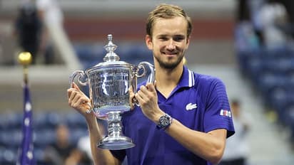 എടിപി റാങ്കിംഗ്: നൊവാക് ജോക്കോവിച്ചിന് ഒന്നാം സ്ഥാനം നഷ്ടമായി; മെദ്‌വദേവ് ഒന്നാം റാങ്ക് തിരിച്ചുപിടിച്ചു