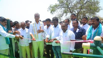 ప్రజల నోట్లో మట్టి కొట్టి సిగ్గు లేకుండా పాదయాత్రలా ? - మంత్రి హరీశ్ రావు