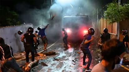 Sri Lanka Crisis ಹಿಂಸಾಚಾರಕ್ಕೆ ತಿರುಗಿದ ಶ್ರೀಲಂಕನ್ನರ ಪ್ರತಿಭಟನೆ, ಸೇನಾ ವಾಹನಕ್ಕೆ ಬೆಂಕಿ!