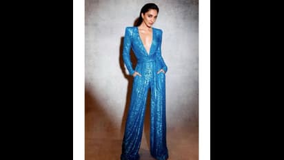 রেড কার্পেটে নীল পরী হয়ে ঝড় তুললেন কিয়ারা, উন্মুক্ত বক্ষ বিভাজিকায় বুঁদ নেটদুনিয়া