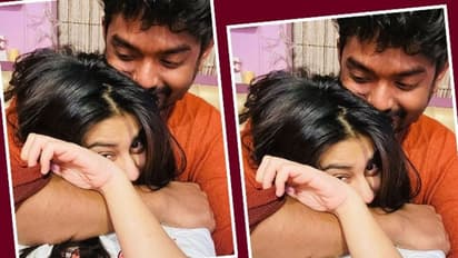 গলা জড়িয়ে চরম আদর, ঘনিষ্ঠ অন্তরঙ্গতায় রোম্যান্টিক পোজ শোভন-স্বস্তিকার