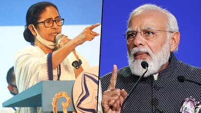 ৩ বছরে তেলের দামে ছাড়ে ১৫০০ কোটি টাকার রাজস্ব হারিয়েছে বাংলা, মোদীকে তোপ মমতার
