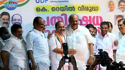 'പ്രശ്നം തീർന്നു'; കെ റെയിൽ സമര വേദിയിൽ കെട്ടിപ്പിടിച്ച് മാണി സി കാപ്പനും വിഡി സതീശനും