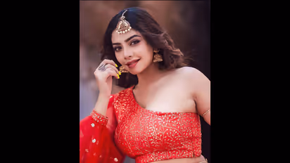 Susmitha Anala:ఢీషోలో సరికొత్త అందాలతో మెస్మరైజ్ చేస్తున్న కొత్త భామ.. ఇంతకీ ఎవరీ సుస్మిత అనల?