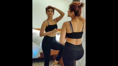 ఫ్రంటూ బ్యాకూ  చూపిస్తూ టెంపరేచర్ పెంచేసిన శ్రద్దా దాస్.. హాట్ బ్యూటీ బోల్డ్ అటెంప్ట్ కి జనాల మైండ్ బ్లాక్ 