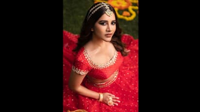 Nabha Natesh Photos: ఉగాది కానుక అందించిన ఇస్మార్ట్ బ్యూటీ.. సంప్రదాయ దుస్తుల్లో అట్రాక్ట్ చేస్తున్న నభా నటేష్