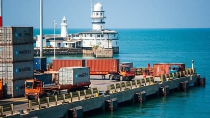 কলম্বো ছুঁল ভারতের পাঠানো ৪০ হাজার টন ডিজেল ভর্তি জাহাজ, ১০ পয়েন্টে শ্রীলঙ্কার আর্থিক মন্দা