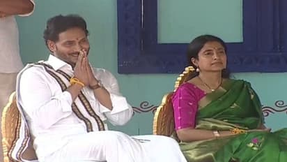 ఉగాది వేడుకల్లో సీఎం జగన్ దంపతులు: ప్రజలుకు ఇంకా మంచి చేసే పరిస్థితి రావాలన్న జగన్