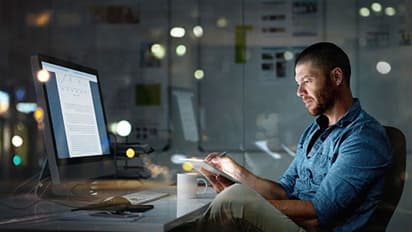 অফিসের ডেস্কে ভুলেও রাখবেন এই কয়টি জিনিস, চাকরিতে দেখা দিতে পারে সমস্যা