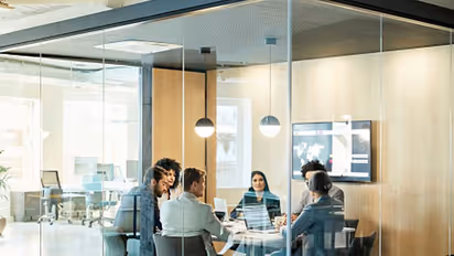 आर्ट्स स्ट्रीम से पास हैं 12वीं तो आपके लिए हैं बेस्ट कोर्स, विदेश में भी मिलता है जॉब का मौका