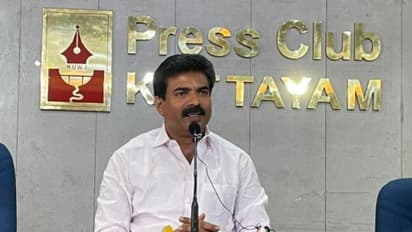  ഫ്ളക്സിൽ പടം വന്നാൽ കുളിര് കോരുന്ന ആളല്ല, പ്രശ്നങ്ങൾ പാർട്ടി വേദിയിൽ പറയും : നാട്ടകം സുരേഷ് 