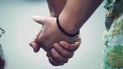 'আলাদা করবেন না'- বিয়ের ভয়ে এক ওড়নায় ফাঁস লাগিয়ে আত্মহত্যা দুই বান্ধবীর