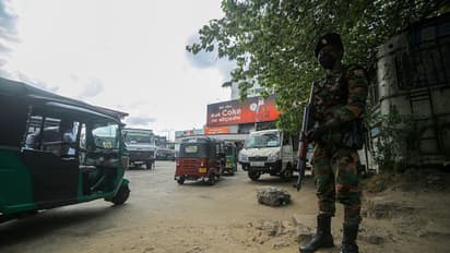 ശ്രീലങ്കയെ തകർത്തത് നിയന്ത്രണങ്ങളില്ലാതെ എടുത്ത വിദേശ വായ്പകൾ; ജിഡിപിയുടെ സിംഹഭാഗവും ലോണടക്കാൻ മാറ്റുന്നു