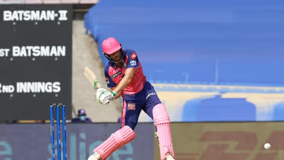 IPL 2022: സെഞ്ചുറിയുമായി ബട്ലറുടെ ആറാട്ട്; രാജസ്ഥാനെതിരെ മുംബൈക്ക് 194 റണ്സ് വിജയലക്ഷ്യം