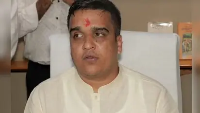 गुजरात के गृहमंत्री हर्ष संघवी का अजीबोगरीब बयान: बोले-मोबाइल के कारण होते हैं रेप, आरोपी कौन होते ये भी बताया