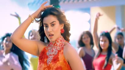 अक्षरा सिंह के दिल से निकला आए-हाय जब 'बुलेट पर सैयां'को देखा, इंटरनेट पर Video ने लगाई आग