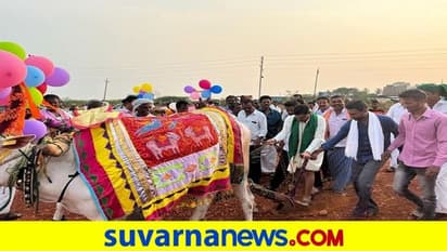 ಹಳ್ಳಿಗಳಲ್ಲಿ ಹೊನ್ನಾರು ಸಡಗರ: ನೇಗಿಲು ಹಿಡಿದ ಡಿಸಿ, ಟ್ರಾಕ್ಟರ್ ಏರಿದ ರೇಣುಕಾಚಾರ್ಯ