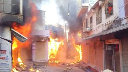 तस्वीरों में देखिए कैसे आग में जला राजस्थान का करौली, किस बात पर हुई हिंसा और अब क्या हालात, पढ़िए पूरी कहानी