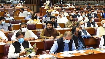 పాక్లో నాటకీయ పరిణామాలు.. సొంత స్పీకర్ను ఎన్నుకున్న ప్రతిపక్షాలు.. సమాంతరంగా అసెంబ్లీ సమావేశ నిర్వహణ