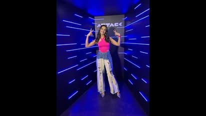 Rakul Latest Pics : టార్న్ జీన్స్ లో మెస్మరైజ్ చేస్తున్న రకుల్.. చూపుల్తో మత్తెక్కిస్తున్న ఫిట్ నెస్ బ్యూటీ