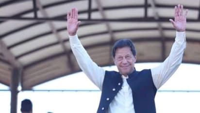 ইমরানের বিখ্যাত সুইং-এ কুপোকাত বিরোধীরা, ১০টি পয়েন্টে দেখুন পাক-রাজনীতিক সংকট