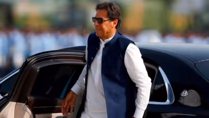 Political Crisis ಇಮ್ರಾನ್ ಖಾನ್ ಇನ್ಮುಂದೆ ಪಾಕಿಸ್ತಾನ ಪ್ರಧಾನಿ ಅಲ್ಲ, ಕ್ಯಾಬಿನೆಟ್ ಕಾರ್ಯದರ್ಶಿ!